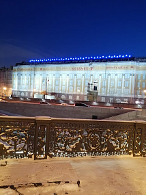 Подсветка фальшфасада здания